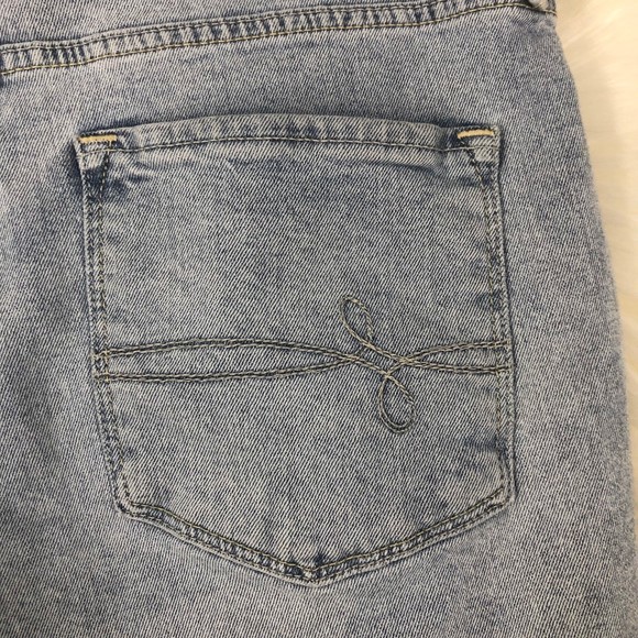 Denizen by Levi’s High-Rise Distressed Destroyed Shorts, Cutoffs, Light Wash 12 - Picture 8 of 8